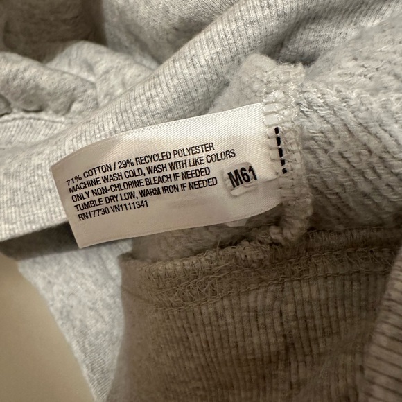 Universal Threads Gray Cropped Sweatshirt - Picture 3 of 4